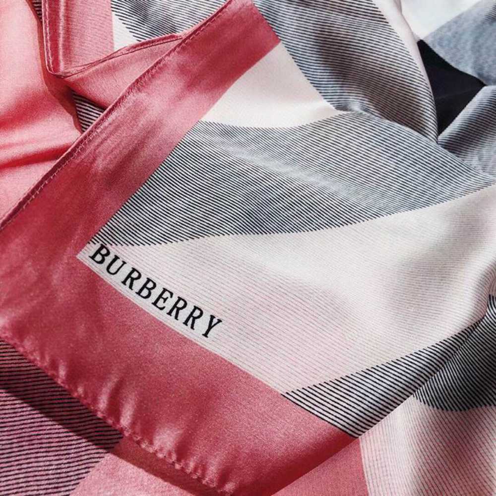 Bv*b*rry Scarf